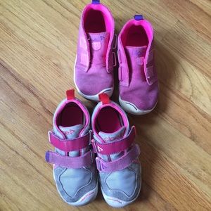 Two pairs plae sneakers